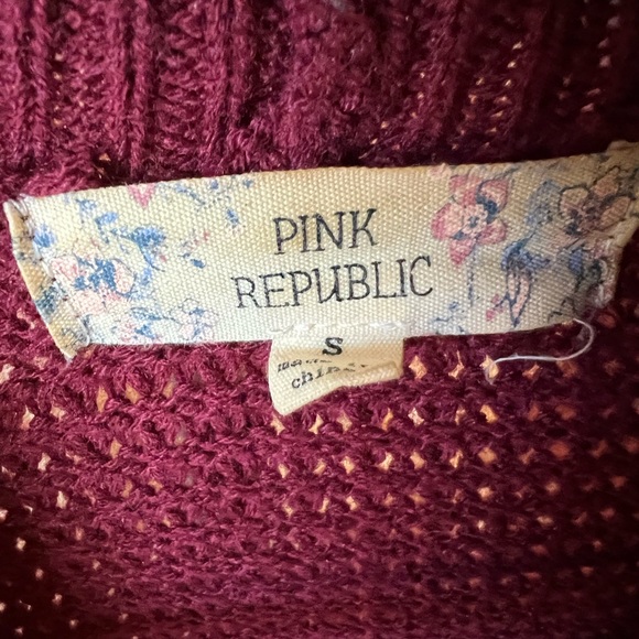 Long Red Knit Sweater with Belt - Picture 2 of 2